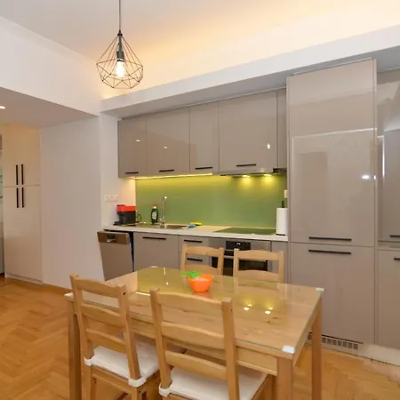 Acropolis Area 2 Bedroom 2 Min From Metro Syngrou